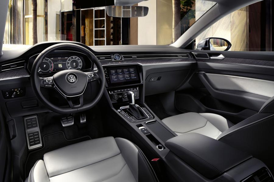 Торпедо Volkswagen Arteon 4Motion Elegance 2017 года  (WW) (фото 15 из 31)